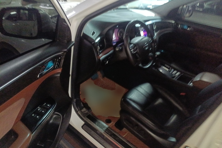 广汽传祺 传祺GS8 2017款 320T 两驱豪华智联版（七座）中控内饰20