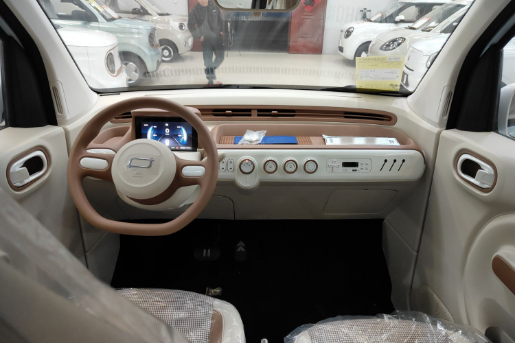 奔腾小马 2026款 222km 炫彩马中控内饰12