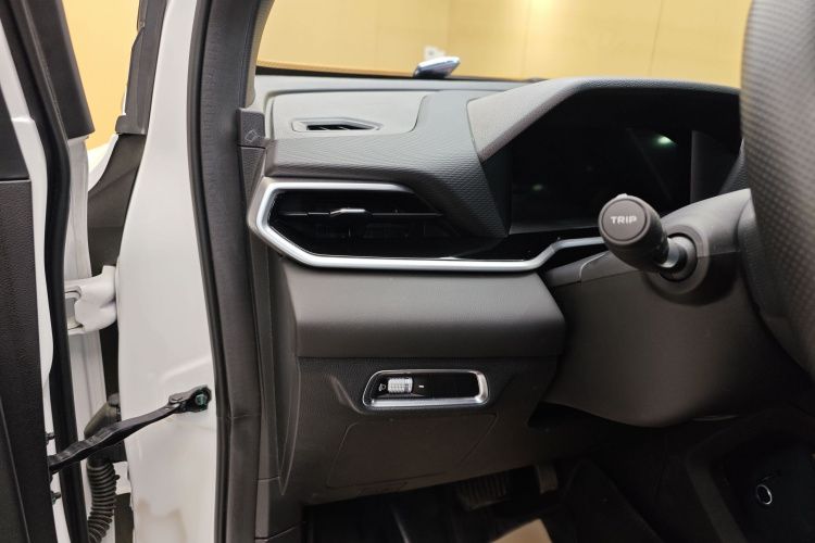 吉利汽车 2025款 缤越L 1.5TD DCT星耀中控内饰7004