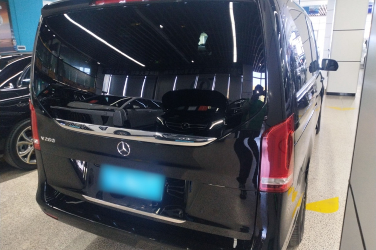 奔驰V级 2018款 V 260 尊贵版 国VI车身外观7