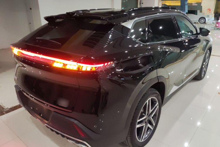 东风风神 皓瀚 2023款 DH-i 1.5T 尊贵版车身外观7