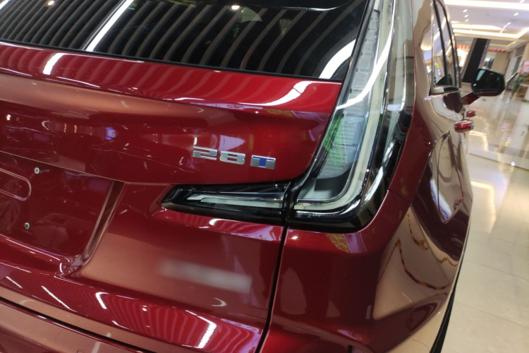 凯迪拉克XT4 2024款 28T 四驱豪华型车身外观9