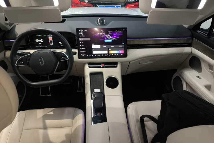 鸿蒙智行 问界M5 2022款 增程四驱至臻版中控内饰7002