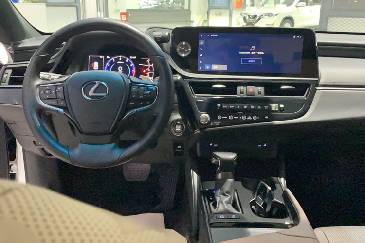 雷克萨斯ES 2022款 200 卓越版中控内饰7003