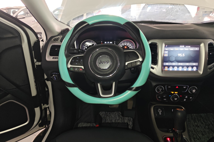Jeep 指南者 2019款 220T 自动悦享版局部细节13