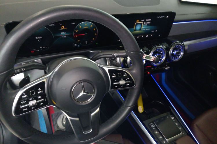 奔驰GLB 2022款 改款二 GLB 200 时尚型中控内饰12