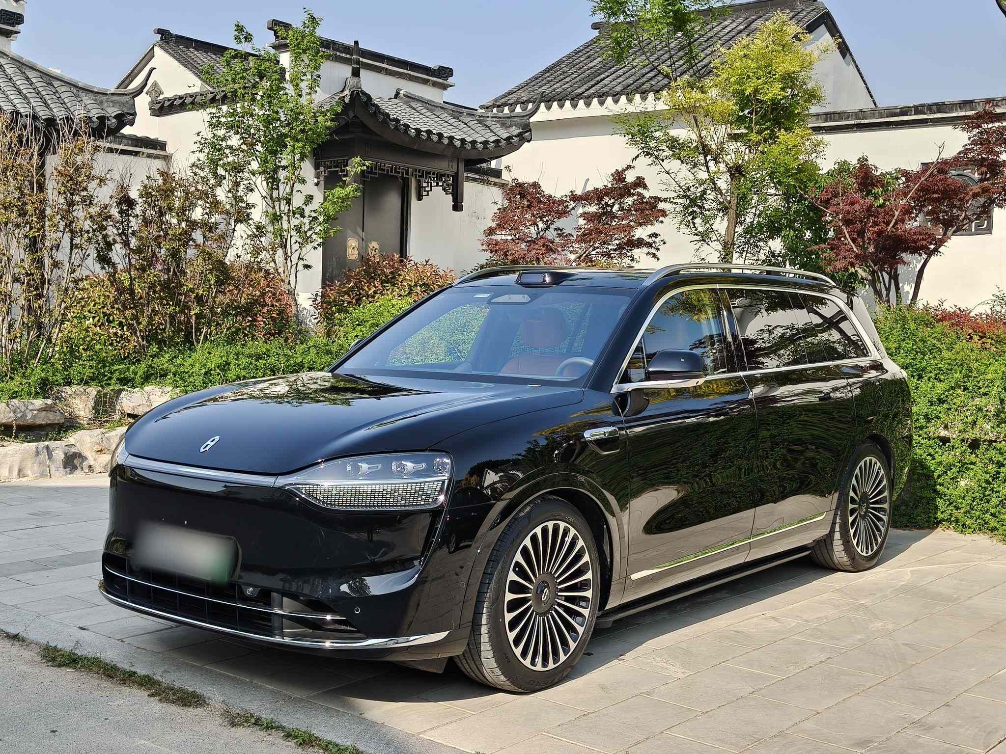 鸿蒙智行 问界M9 2025款 增程 Ultra版 52kWh 6座版 (192线激光雷达）(1)