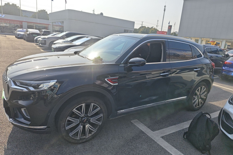 红旗HS5 2022款 2.0T 智联旗领四驱版车身外观4