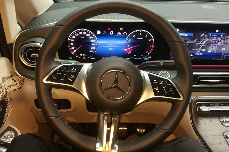 奔驰V级 2024款 V 300 L 长轴距尊贵版中控内饰13