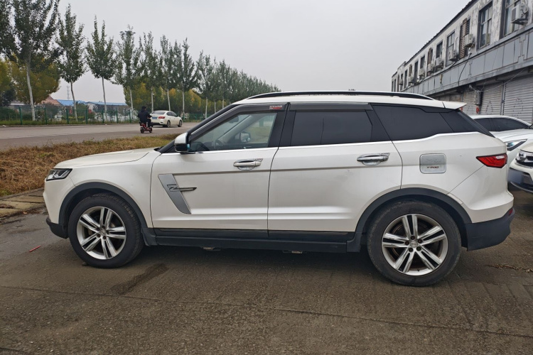 众泰T700 2017款 1.8T 双离合尊贵型车身外观4