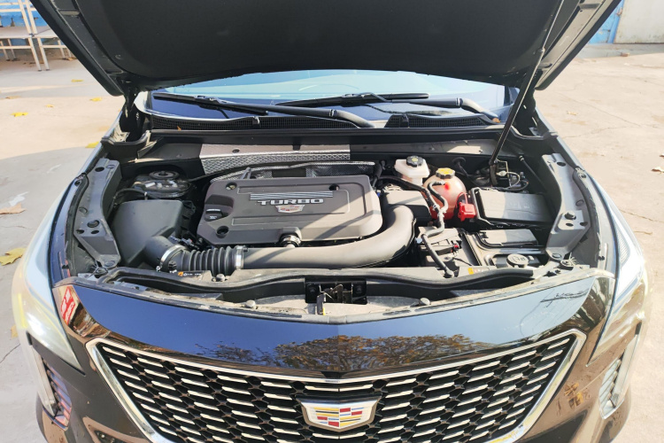 凯迪拉克XT4 2022款 28T 两驱风尚型机舱底盘24