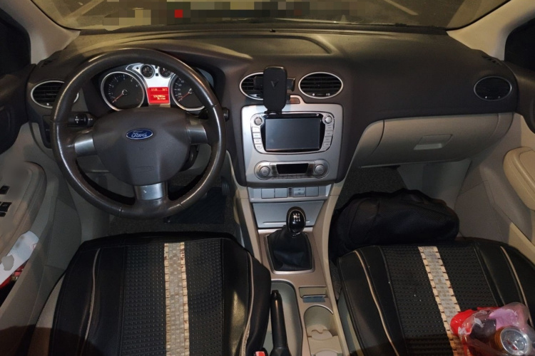福特 福克斯 2013款 两厢经典 1.8L 手动时尚型中控内饰7002