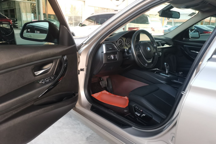 宝马3系 2018款 320Li 时尚型中控内饰20