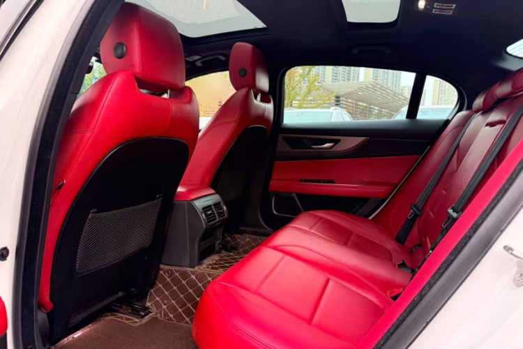 捷豹XEL 2021款 2.0T 250PS R-DYNAMIC S进取运动版中控内饰7002