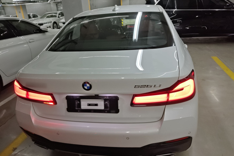 宝马5系 2022款 改款二 525Li M运动套装车身外观6