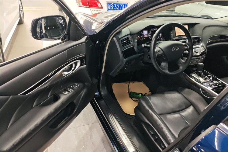 英菲尼迪Q70 2017款 Q70L 2.5L 精英版中控内饰20