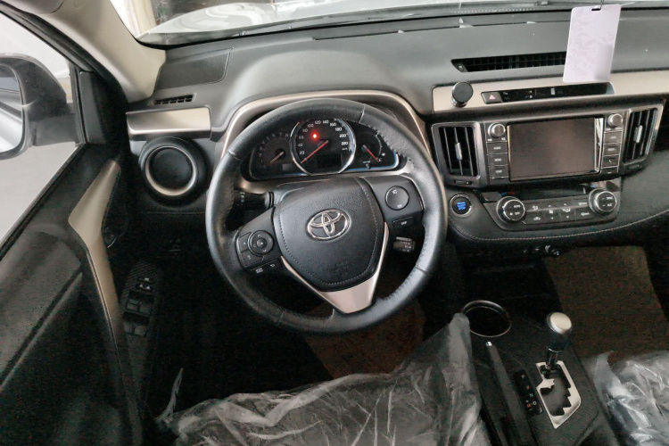 丰田 RAV4荣放 2015款 2.0L CVT四驱新锐版中控内饰13