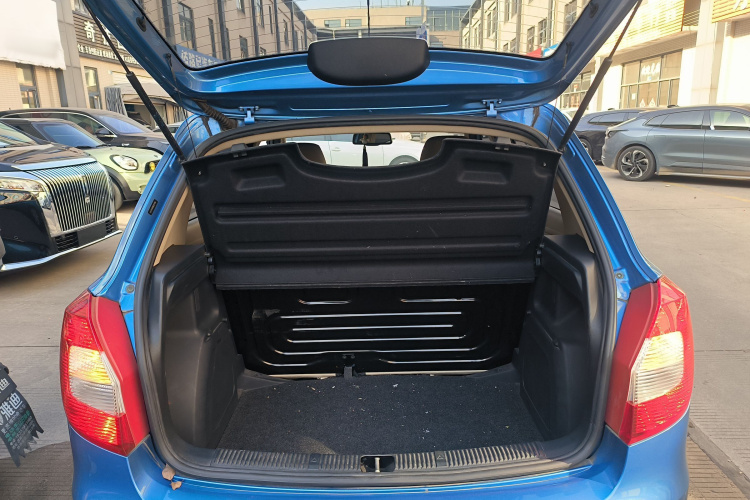 斯柯达 晶锐 2014款 1.4L 自动晶致版机舱底盘23