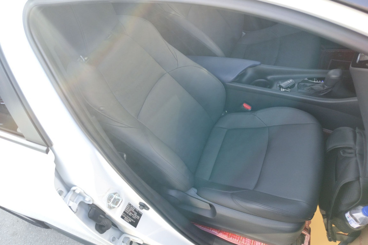 丰田C-HR 2022款 2.0L 舒适版局部细节41