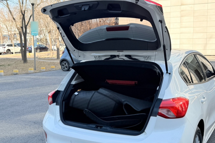 福特 福克斯 2021款 两厢 EcoBoost 180 自动锋潮型局部细节23