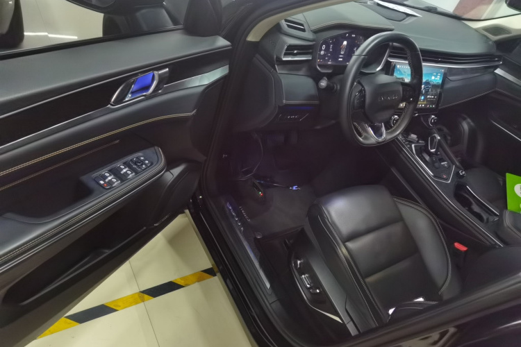 领克01 2023款 2.0TD 两驱型Pro中控内饰20