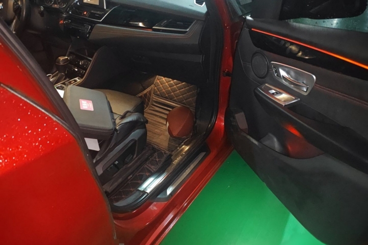 宝马2系多功能旅行车 2015款 218i 运动设计套装局部细节9005