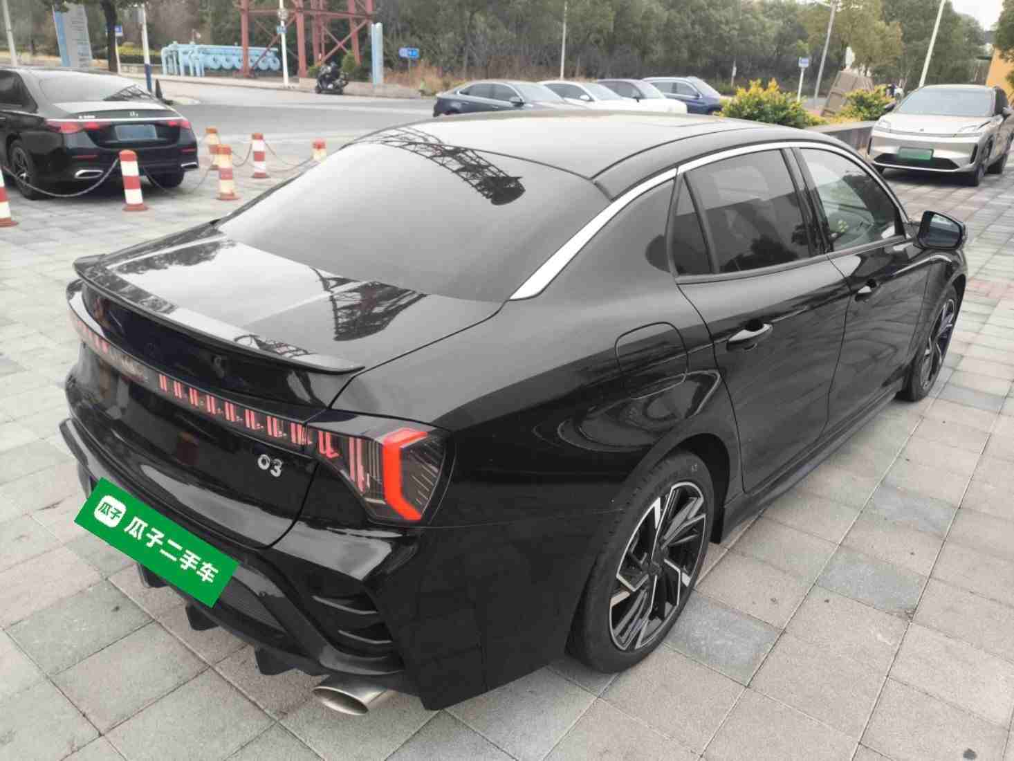 车辆右后45度整体外观