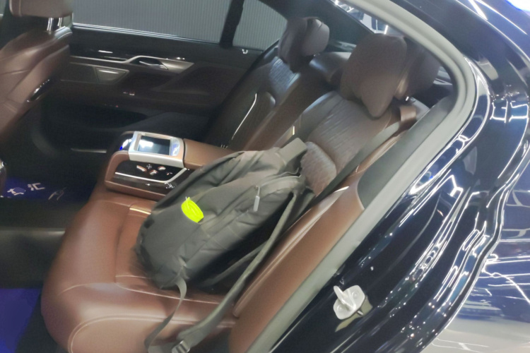 宝马7系 2019款 改款 730Li M运动套装中控内饰21