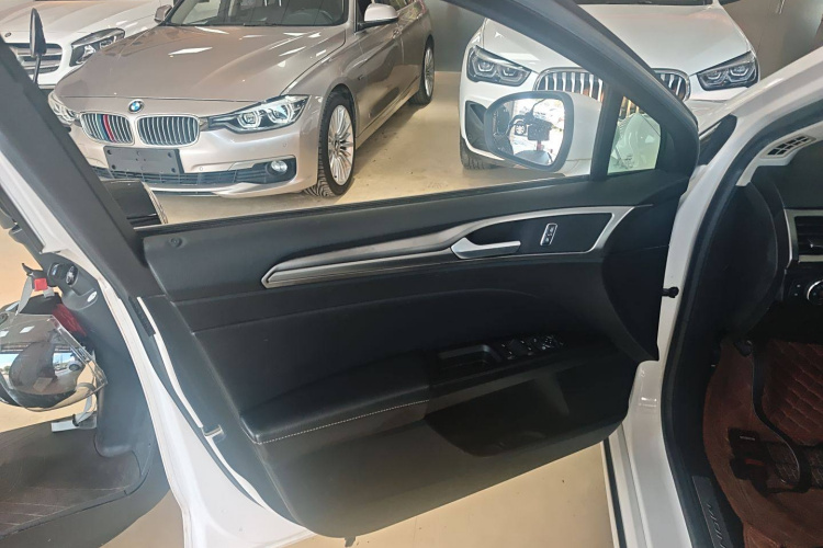 福特 蒙迪欧 2017款 EcoBoost 180 时尚型中控内饰7007