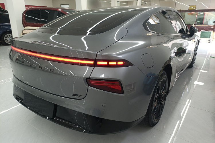 小鹏P7 2020款 670N车身外观7