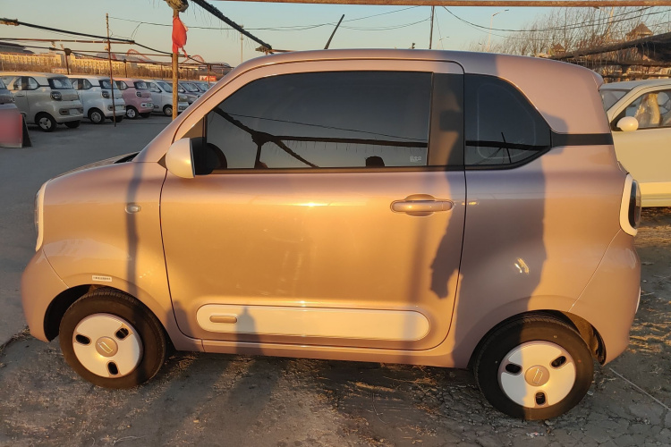 奔腾小马 2026款 222km 闪耀马车身外观4