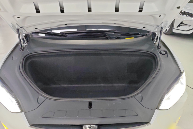 特斯拉 Model X 2020款 长续航升级版机舱底盘24