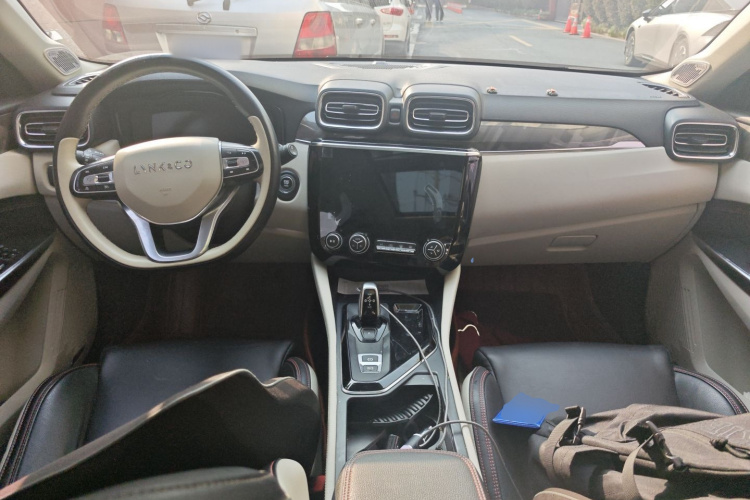 领克02 2021款 1.5T DCT两驱耀Pro中控内饰12