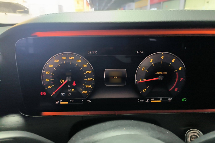 奔驰E级 2020款 E 300 L 运动时尚型局部细节14