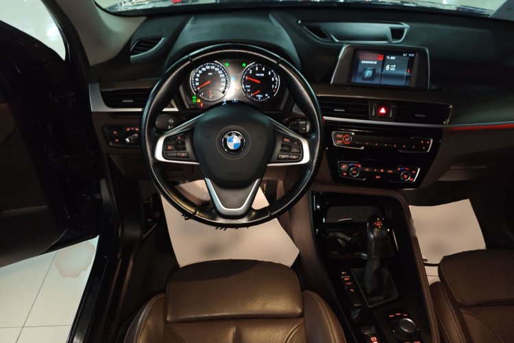 宝马X1 2019款 sDrive18Li 尊享型中控内饰13