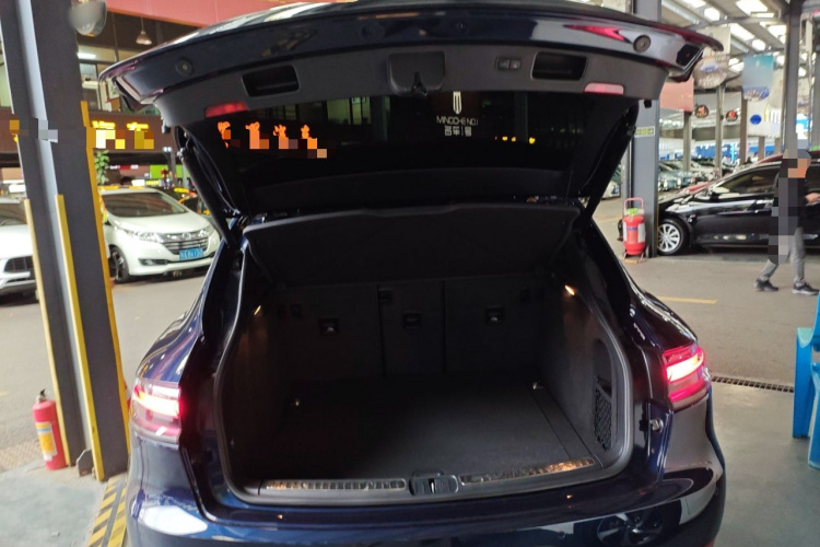 保时捷 2020款 Macan 2.0T机舱底盘23