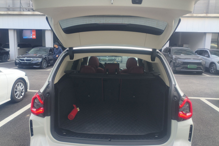 宝马iX3 2024款 领先型机舱底盘23