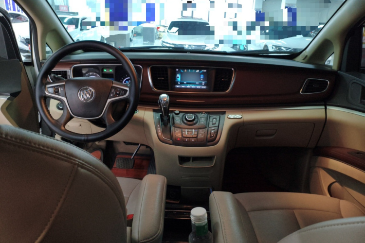 别克GL8 2018款 28T 舒适型 国VI中控内饰12