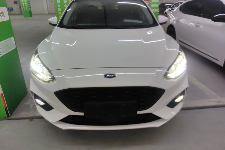 福特 福克斯 2020款 三厢 1.5L 自动锋跃型车身外观2