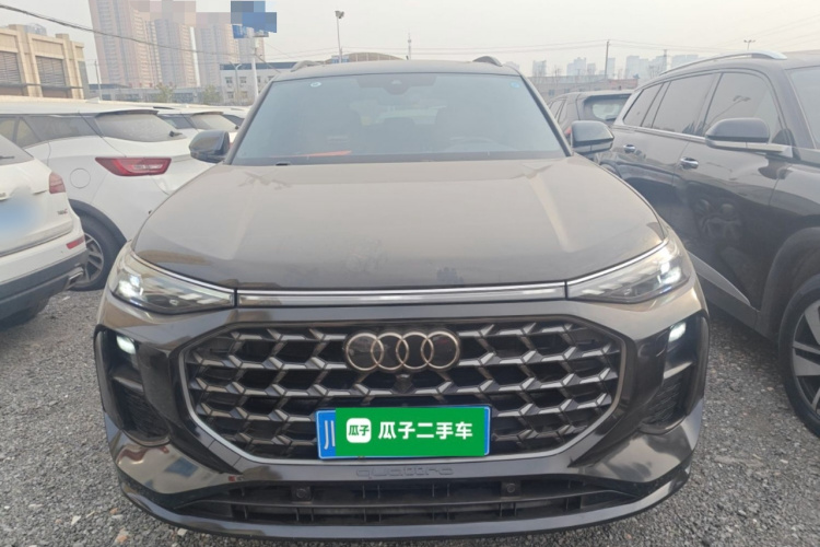 奥迪Q6 2023款 40 TFSI quattro 观云型 Light 飞骑套装车身外观2