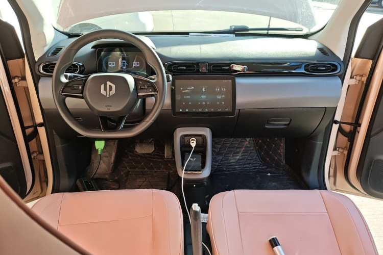 零跑汽车 零跑T03 2021款 400轻享版 磷酸铁锂中控内饰12