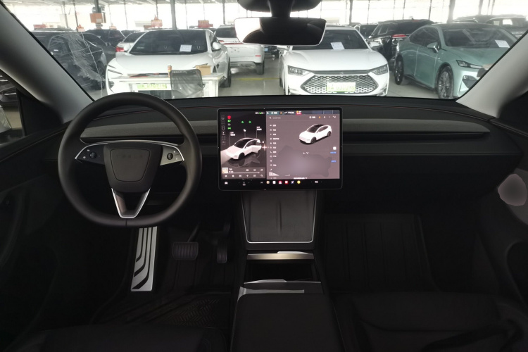 特斯拉 Model Y 2025款 后轮驱动版中控内饰12