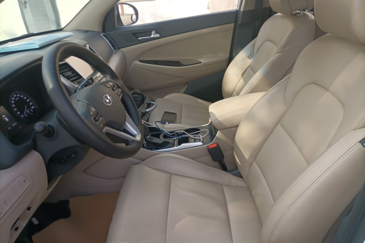 现代 途胜 2015款 1.6T 双离合两驱智能型局部细节19