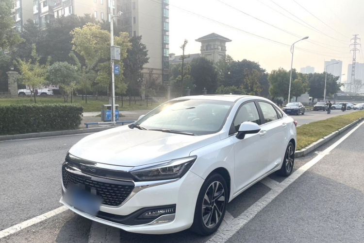 北京汽车 北京U7 2019款 1.5T CVT新智版 国VI车身外观1