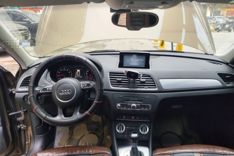 奥迪Q3 2015款 35 TFSI 进取型中控内饰12