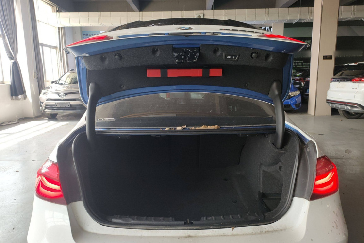 宝马3系 2019款 320Li M运动曜夜版局部细节23