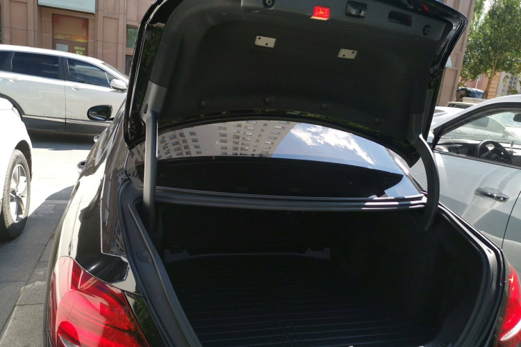 奔驰E级 2018款 改款 E 200 L 4MATIC局部细节23