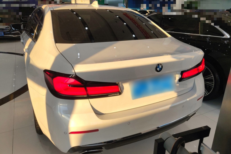 宝马5系 2022款 改款二 530Li xDrive 豪华套装车身外观6004
