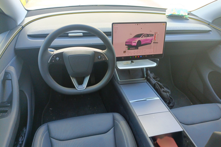 特斯拉 Model Y 2025款 后轮驱动版中控内饰7002