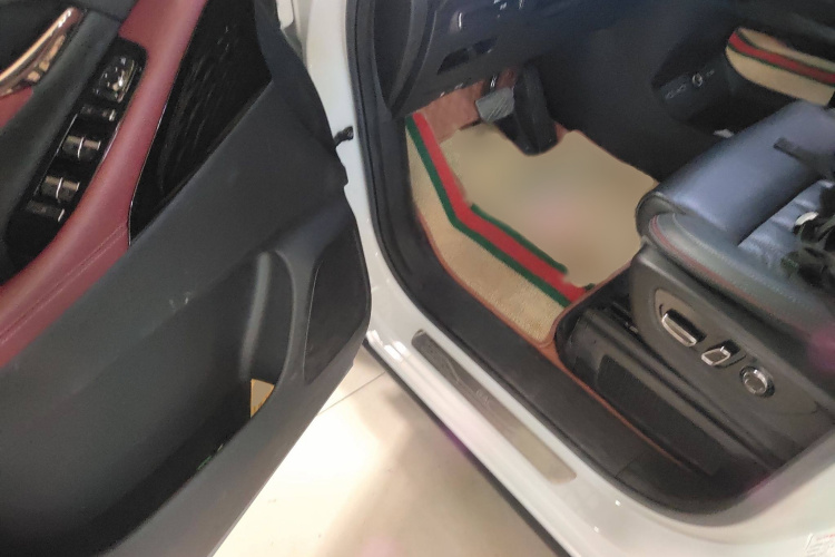 广汽传祺 传祺M8 2023款 宗师系列 400T 至尊版中控内饰7003